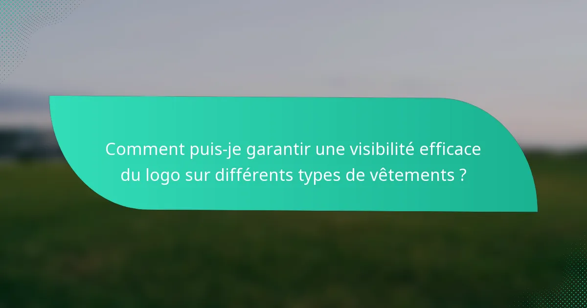 Comment puis-je garantir une visibilité efficace du logo sur différents types de vêtements ?